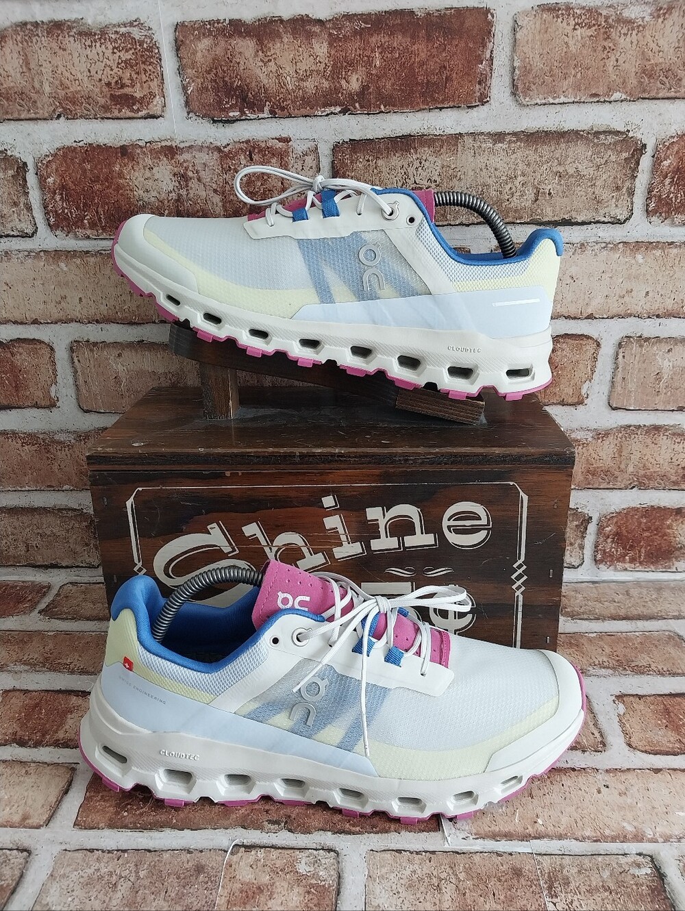 Pre-owned On Running Cloudvista Trail Runners